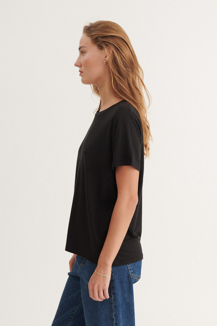 Basic Apparel Jolanda Tee T-shirts 001 Black